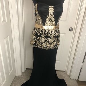 Where’s my Oscar peplum dress